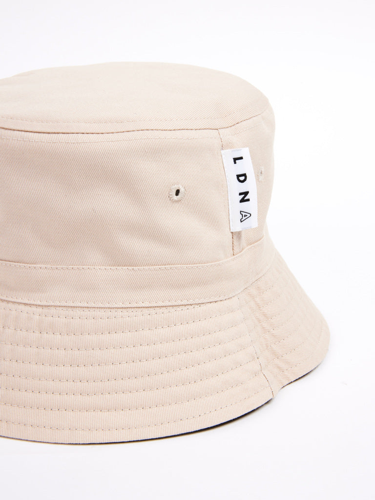 THE REVERSIBLE BUCKET HAT (STONE/KHAKI)